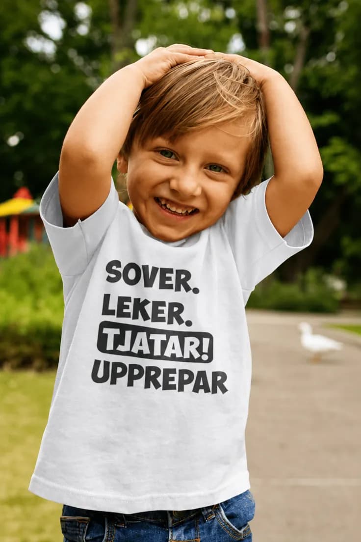 Rolig t-shirt Tjatar och upprepar | SOVER LEKER