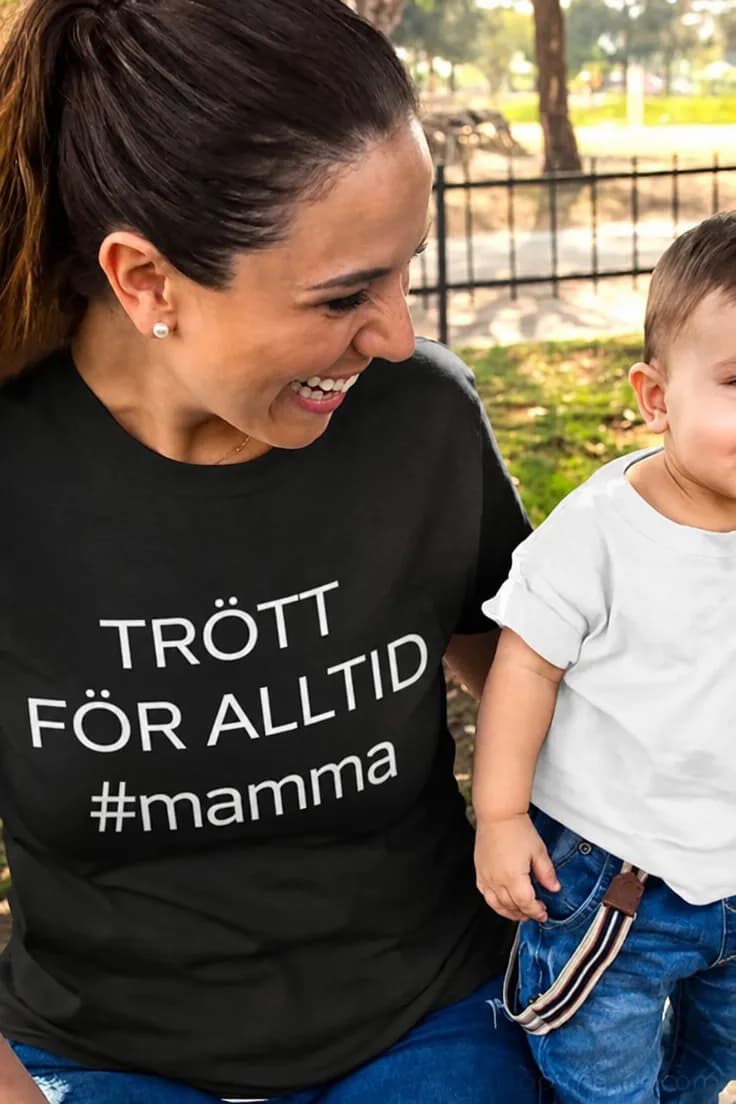 Rolig t-shirt Trött för alltid mamma – TRÖTT