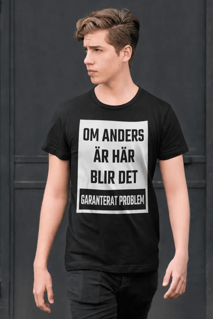 Rolig t-shirt Trubbel med namn – OM ANDERS ÄR HÄR