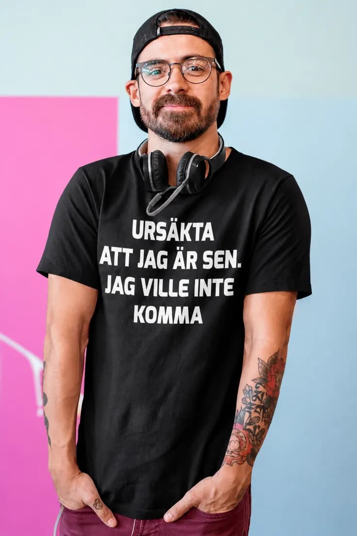 Rolig t-shirt Ursäkta att jag är sen – URSÄKTA