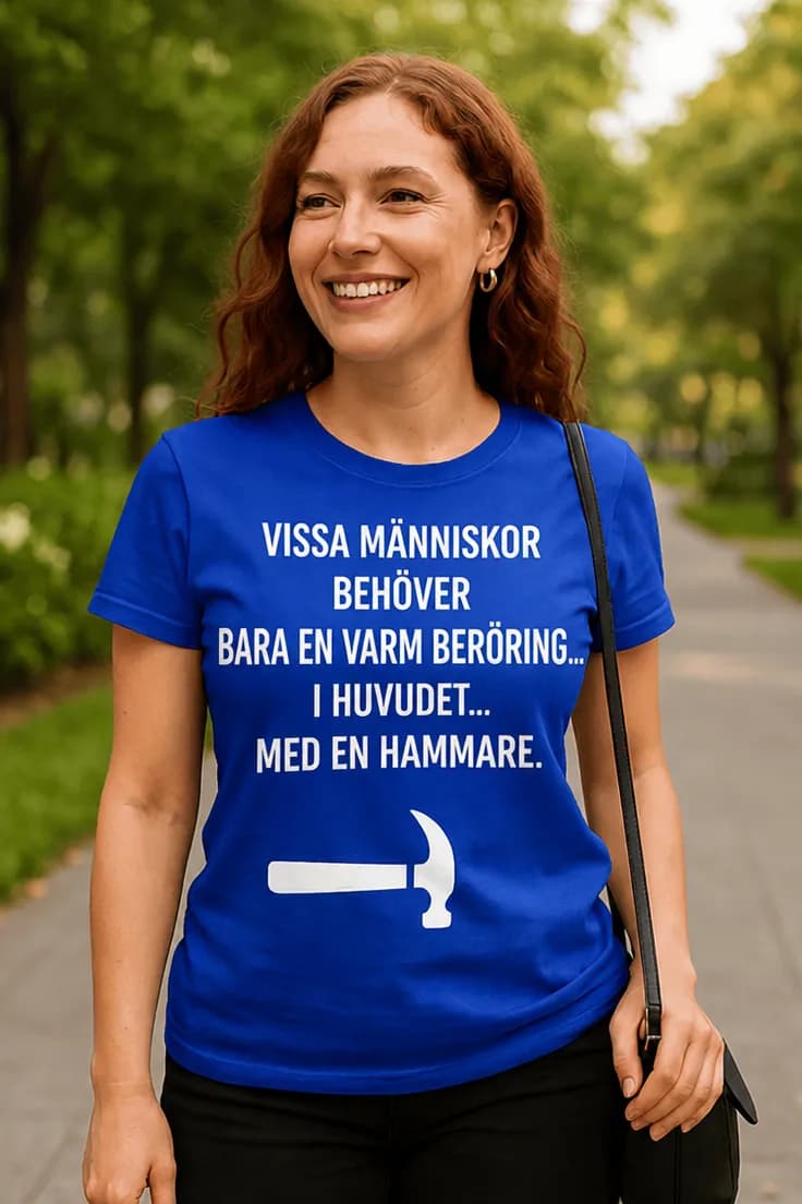 Rolig t-shirt Varm beröring med hammare