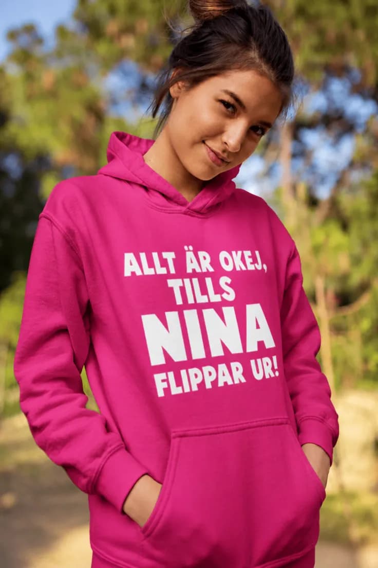 Tröja Allt är okej med namn – ALLT ÄR OKEJ,