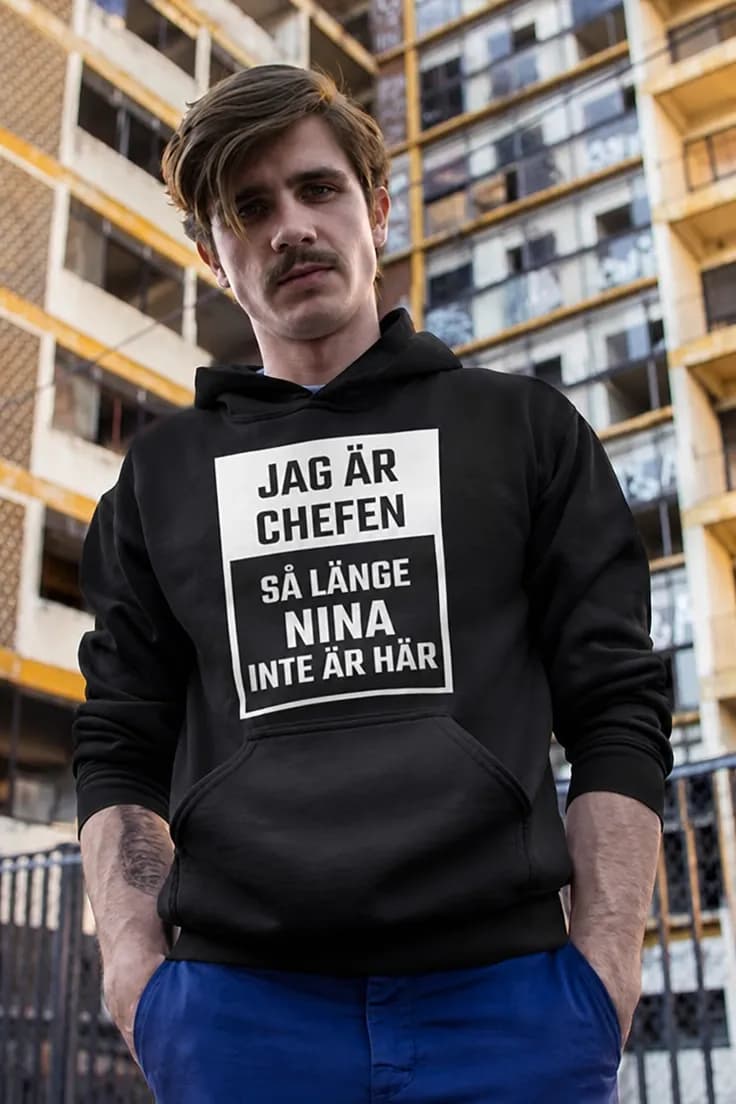Tröja Jag är chefen med namn – JAG ÄR CHEFEN